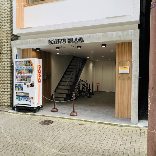 SANYOビル エントランス