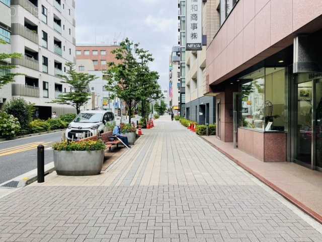 ハニー堀留ビル　前面歩道