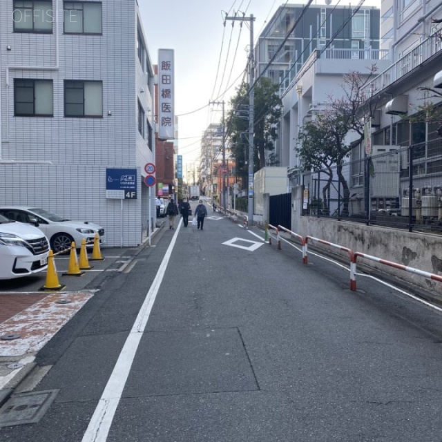 新陽ビル ビル前面道路