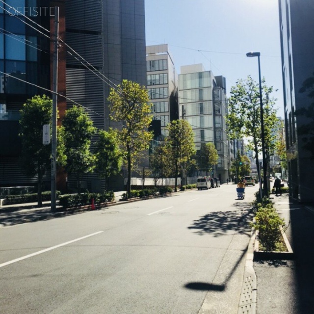 住友不動産神田ビル2号館 ビル前面道路