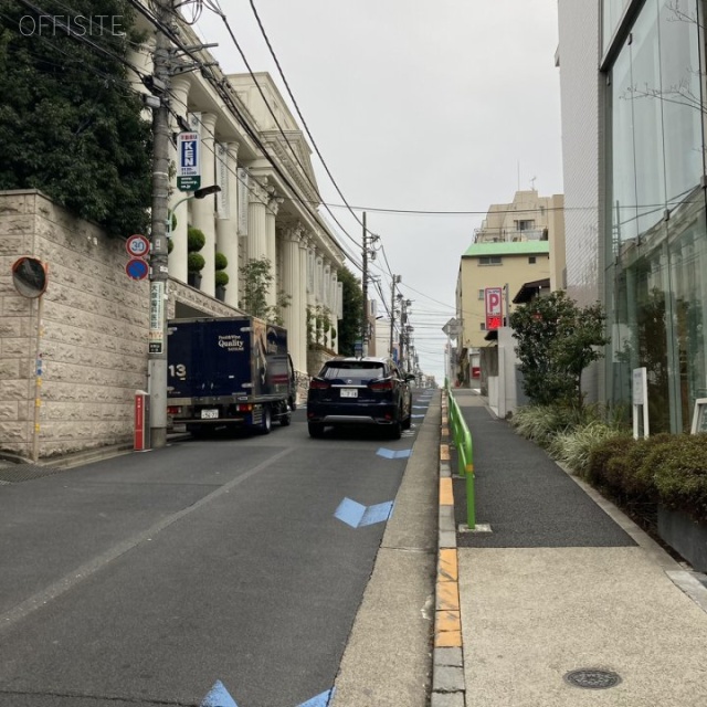 金子ビル ビル前面道路