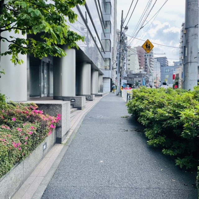 日本生命湯島台ビル ビル前面道路