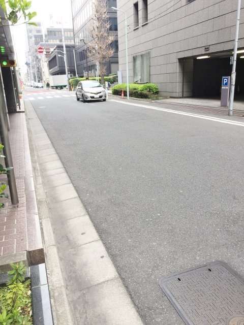 NT日本橋ビル ビル前面道路