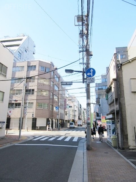 鈴友ビル ビル前面道路