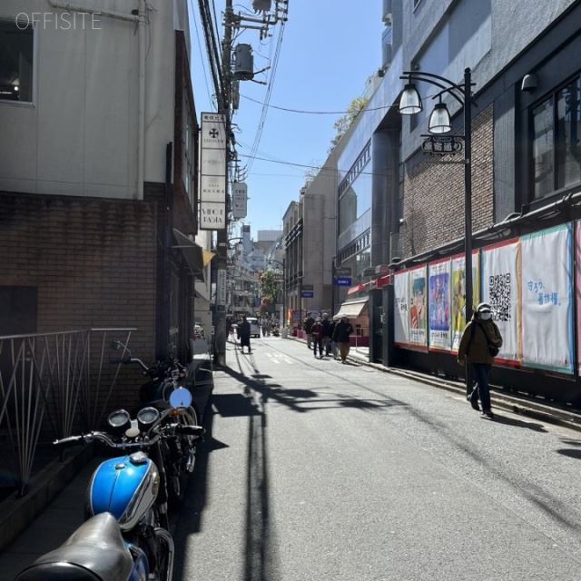 WELL原宿 前面道路