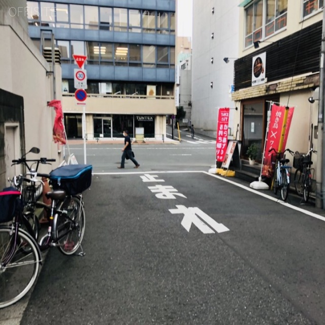 コジマビル ビル前面道路