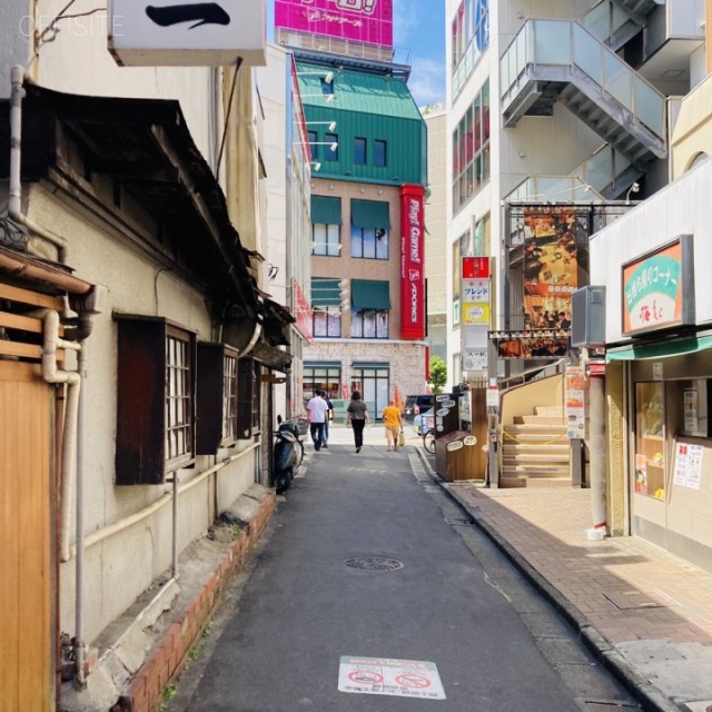 船橋本町一丁目ビル ビル前面道路