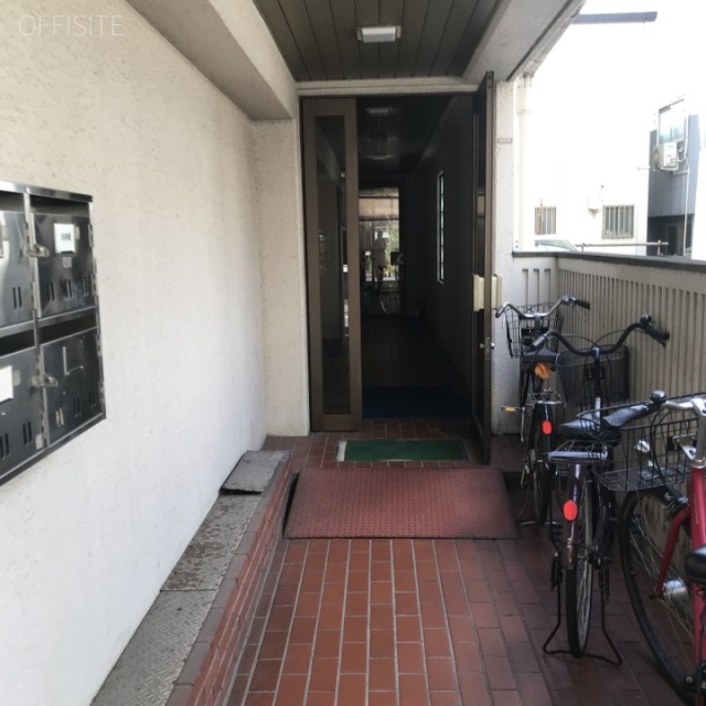 荒井ビル エントランス