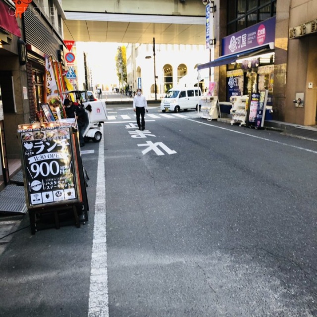 ルピナス池袋 ビル前面道路