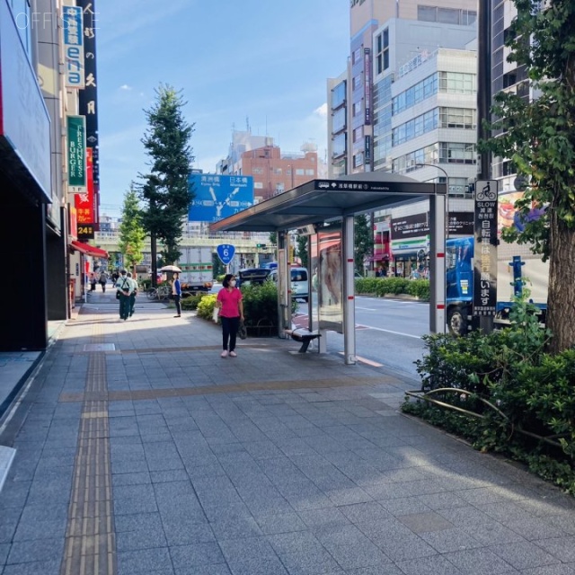 須賀ビル ビル前面道路 歩道