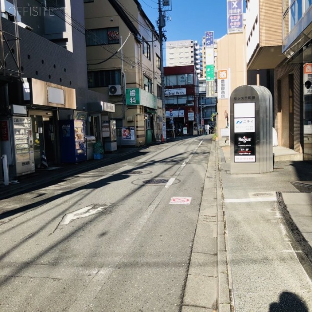 セレステ町田ビル ビル前面道路