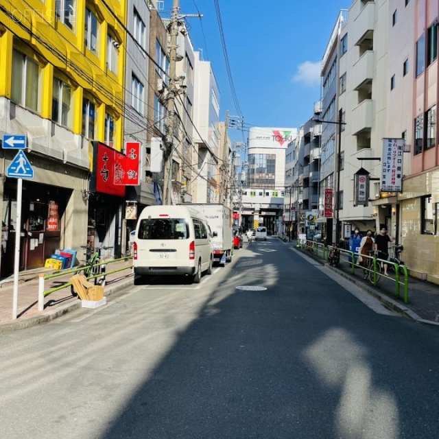 ジイドビル ビル前面道路