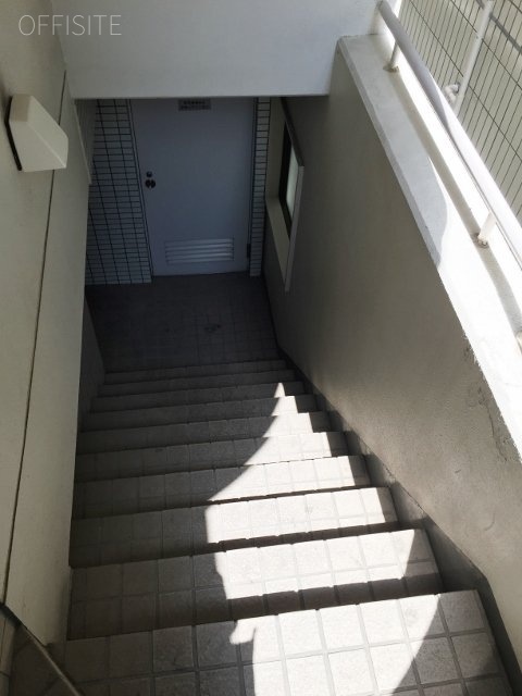 大塚ビル 階段