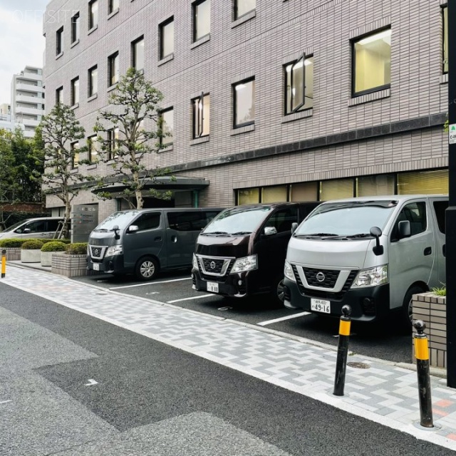 真成館ビル 駐車場