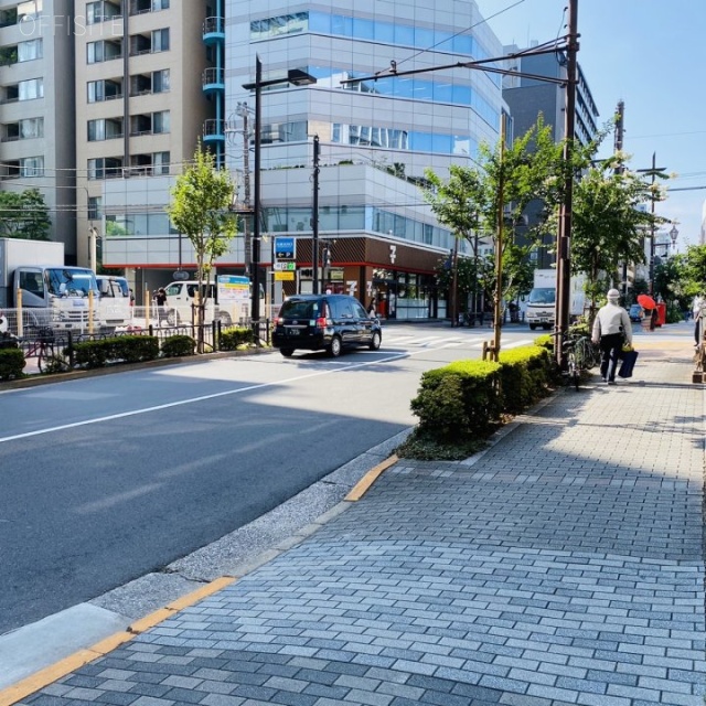 麹町駅プラザ ビル前面道路