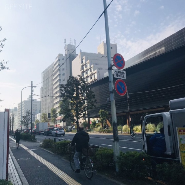 高田馬場アクセスビル ビル前面道路