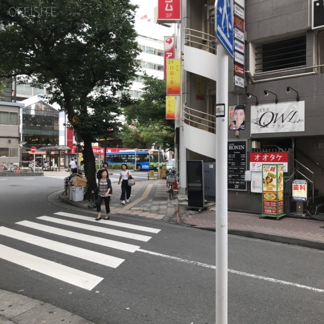 日暮里駅前ビル ビル前面道路