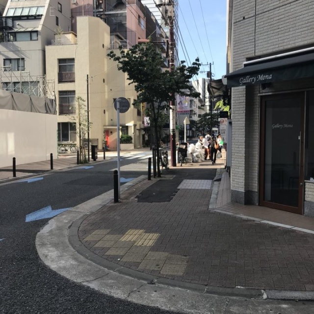 ドエル麻布ビル ビル前面道路
