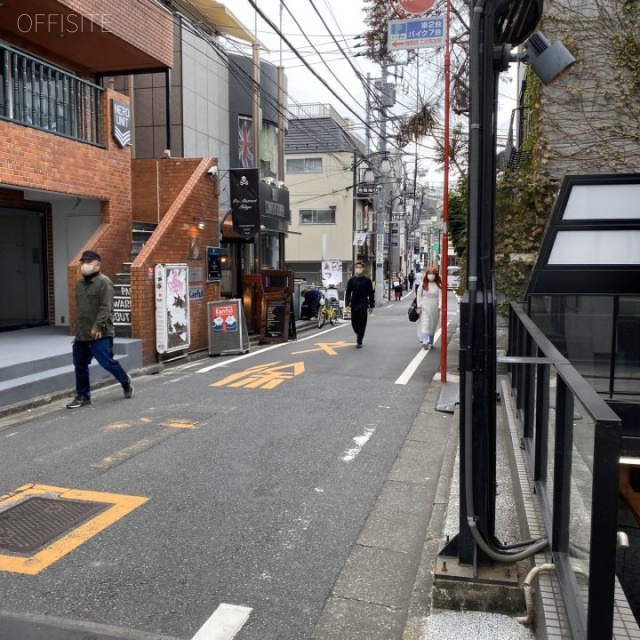いちご原宿通り ビル前面道路