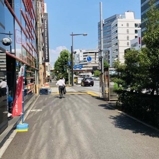 VORT秋葉原 ビル前面道路