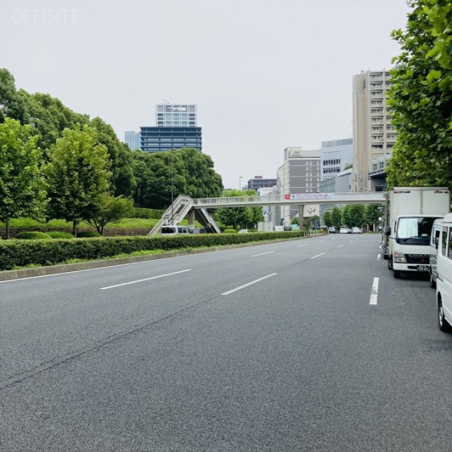 オーク赤坂ビル ビル前面道路