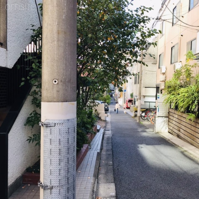 ベル赤坂 ビル前面道路