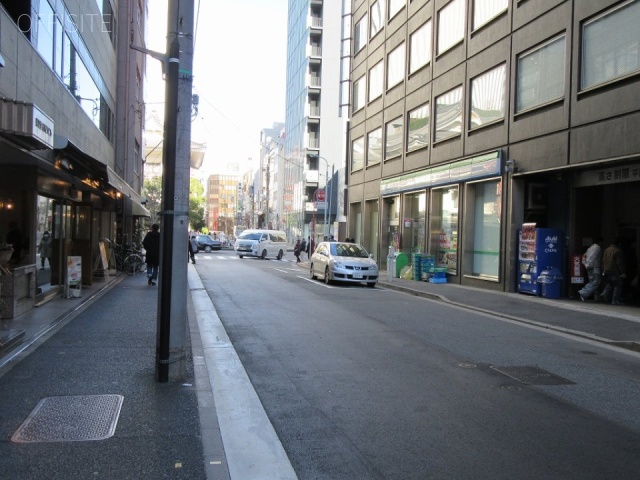 銀座アビタシオン ビル前面道路