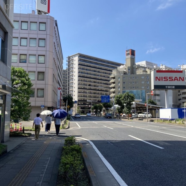 建設会館 前面道路