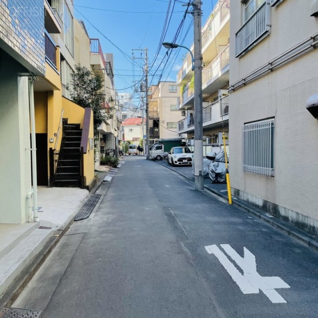 江戸川橋ダイヤハイツ ビル前面道路