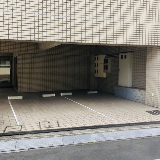 フォルス赤坂 駐車場
