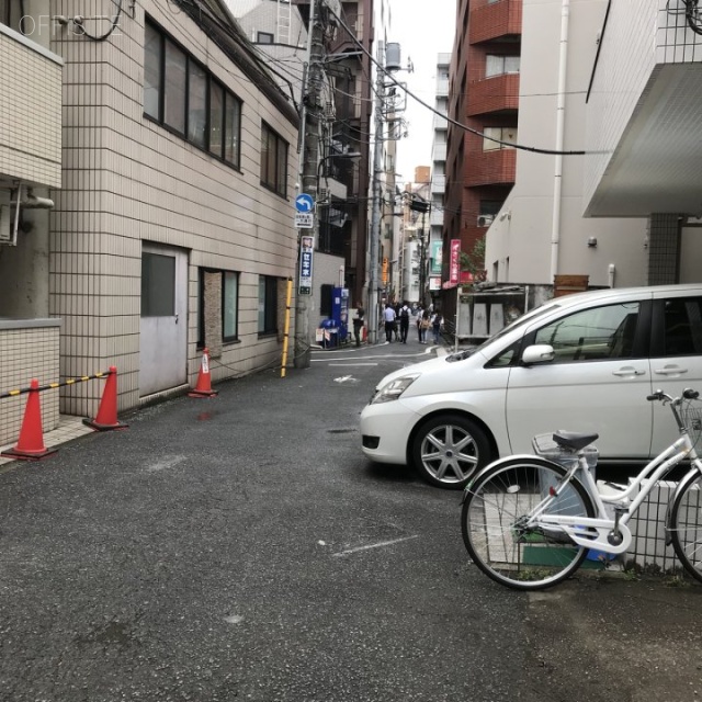 丸十ビル ビル前面道路