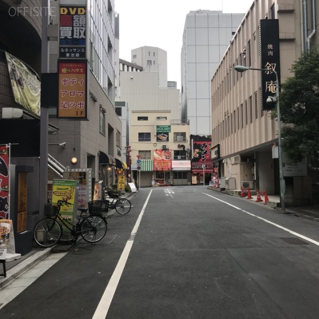 THE KINDAI 10 IKEBUKURO ビル前面道路