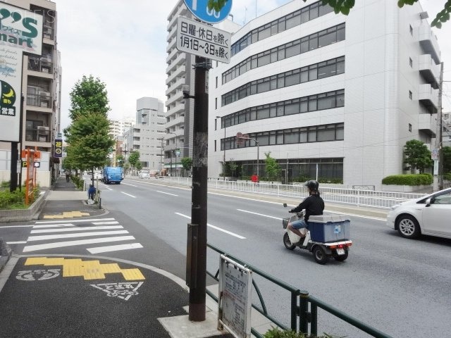 MALIビル ビル前面道路