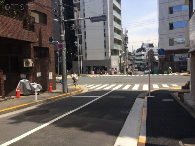 CUBE北参道 ビル前面道路