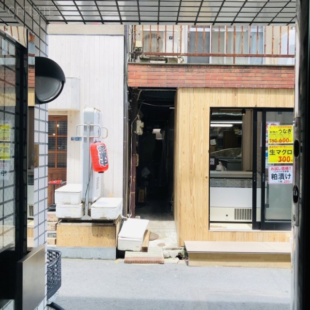 秀和ビル　ビル前面道路
