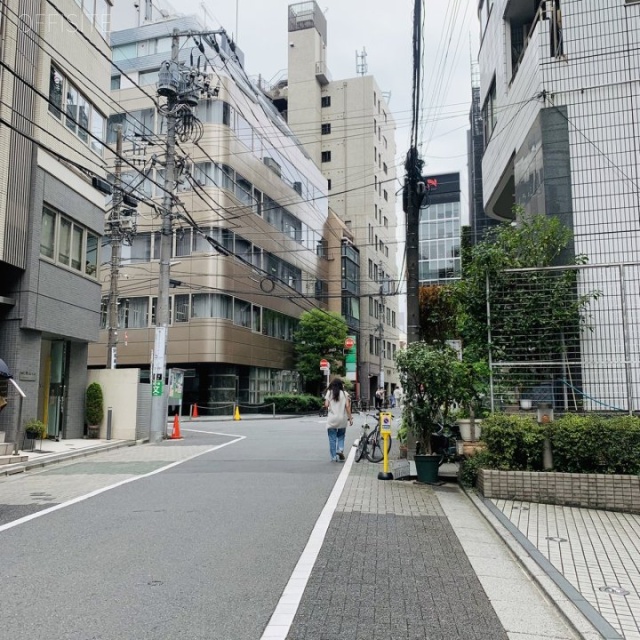SEMPOSビル ビル全面道路