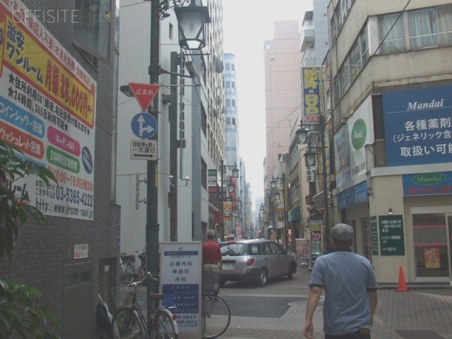 岩坂ビル ビル前面道路