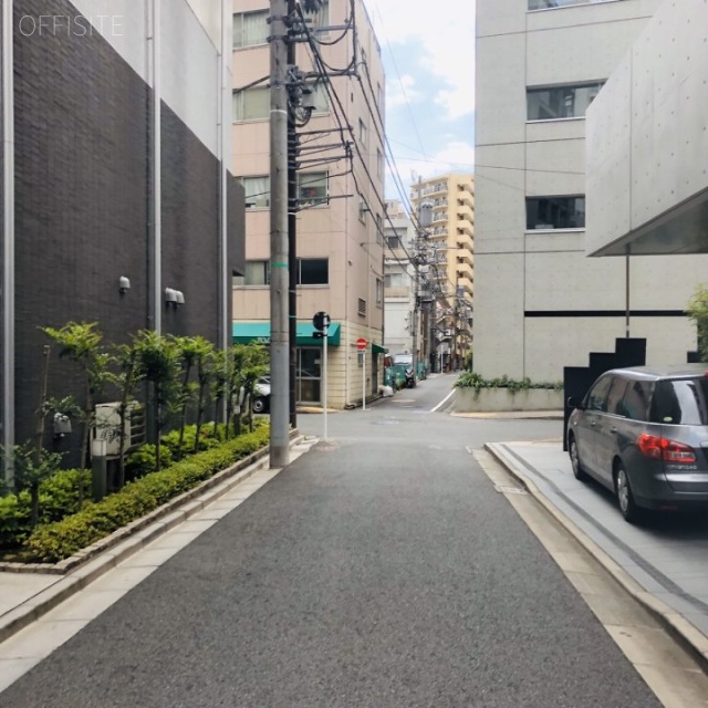 工業教育会館 ビル前面道路