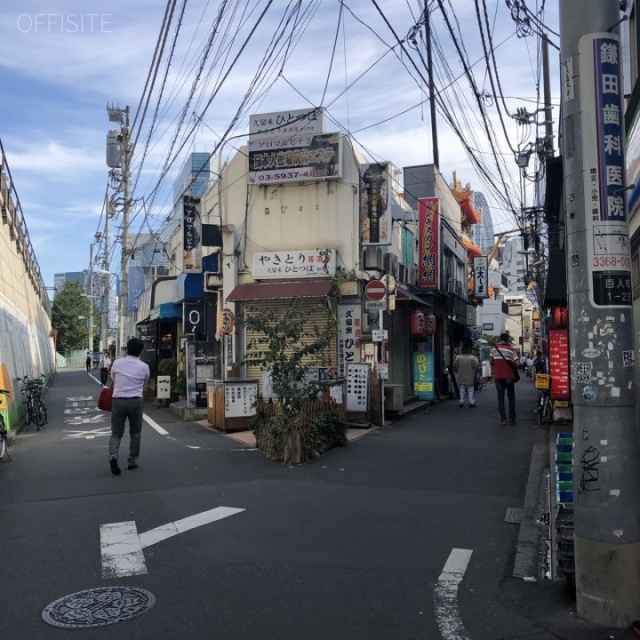 蕃ビル ビル前面道路