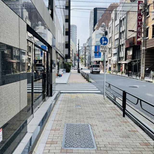 国際宝石会館　前面歩道