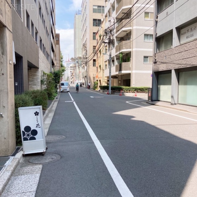 神鋼レジスタービル ビル前面道路