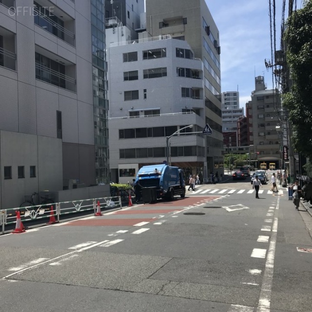 秀幸ビル ビル前面道路