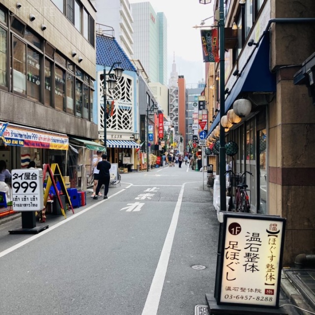 石井ビル ビル前面道路