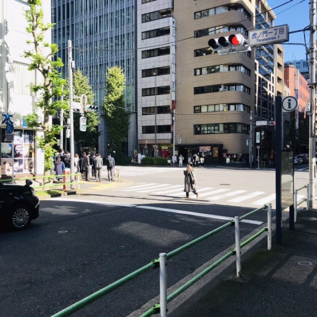 第二興業ビル ビル前面道路