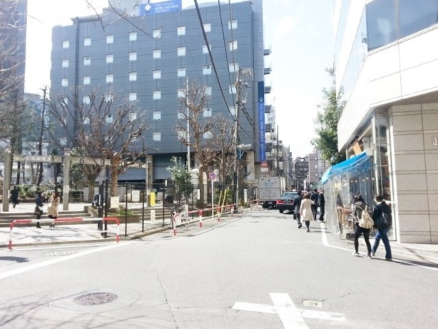 オークプラザビル ビル前面道路