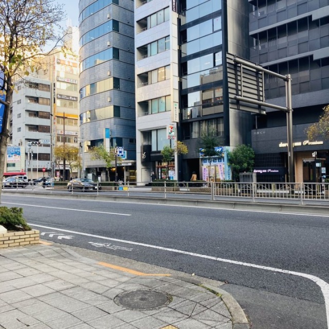 上嘉(かみよし)ビル ビル前面道路
