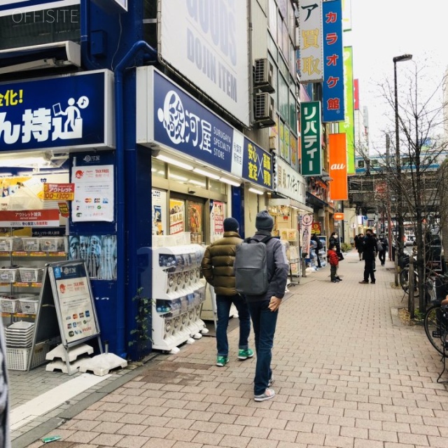 リバティー2号館 ビル前面道路
