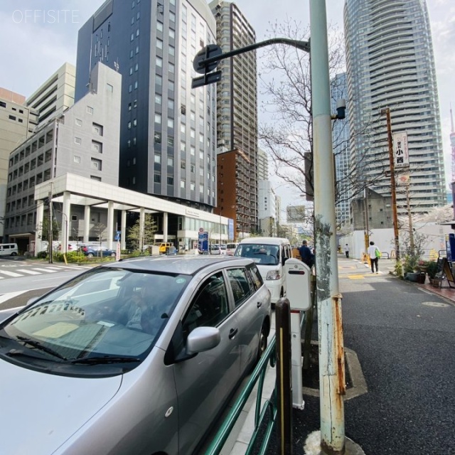 愛宕小西ビル ビル前面道路