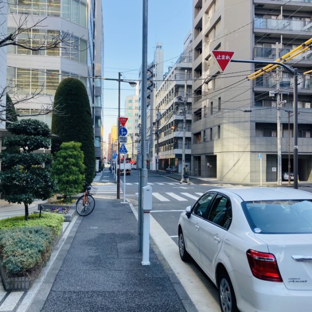 安田グリーンパーク ビル前面道路