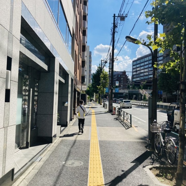 アクシス五反田ビル ビル前面道路